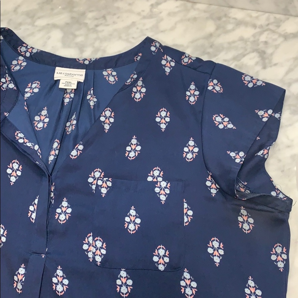 Silky blue blouse 🛍